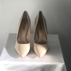 GUESS? Patent Pointed Pumps